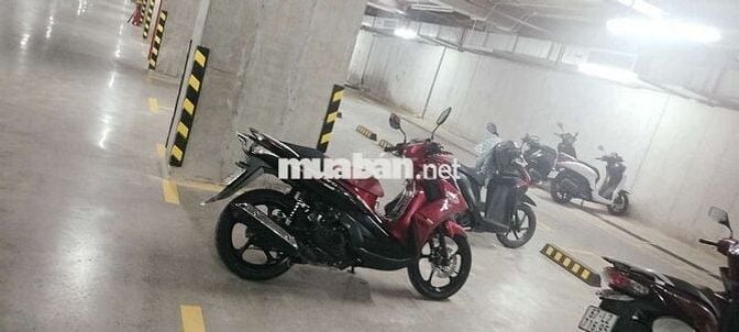 Xe novo 6 màu đỏ đen.