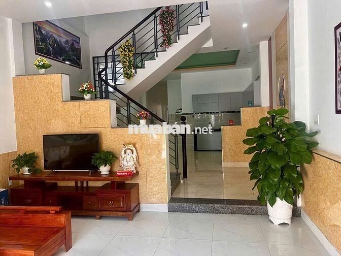 nhà bán 1 trệt 1 lầu gần chợ Hoà Châu