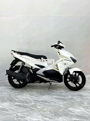 Xe máy Honda Airblade màu trắng zin đẹp leng keng
