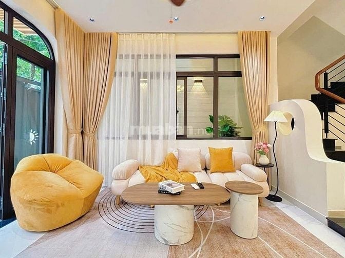 NHÀ ĐANG CHO THUÊ 1000USD CẦN BÁN 4 TỶ 250 NGAY LẠC LONG QUÂN SHR