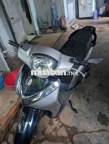 Xe máy Honda SH Mode màu bạc đã qua sử dụng