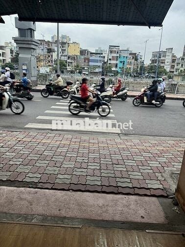 Nhà mặt tiền đường, 70m2, 6 phòng, đường Bến Bình Đông