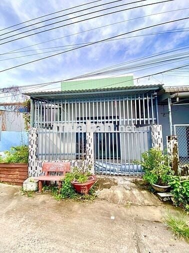 Bán gấp căn nhà cấp 4 ở 1/ Đ. Tân Hiệp 4 , Hóc Môn 102m2 SHR giá 865tr