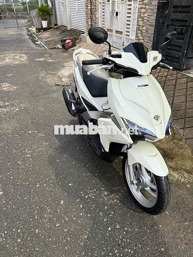 chính chủ cần bán xe Air Blade 2017