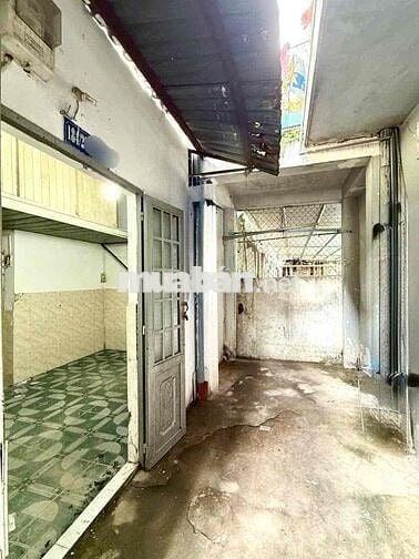 BÁN nhà nhỏ Q12  sỗ Hồng riêng dt :4+4  hẻm 2,5m , 1 lẩu