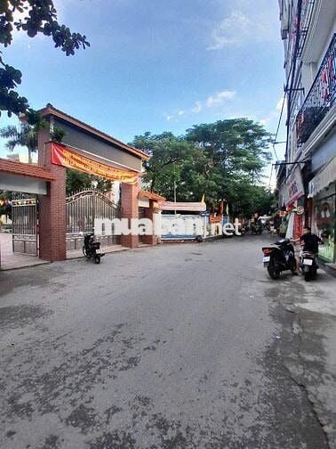 BÁN NHÀ ĐÔNG THIÊN - Ô TÔ ĐỖ CỬA