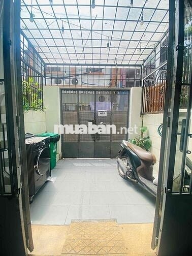 Phòng trọ 18m2 đường Cô Giang, Quận 1 đủ nội thất