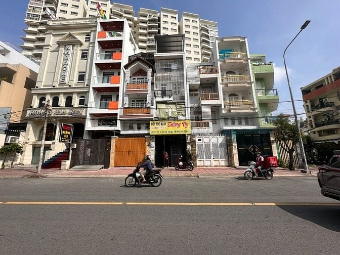 Bán nhà 2MT Chợ Lớn, 4 x 18m, 3.5 tấm, 15 tỷ.  (Tín Hưng)