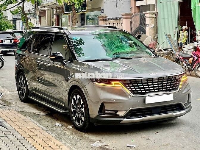 Kia Carnival 2.2D Signature 2024 - Chỉ 8000km