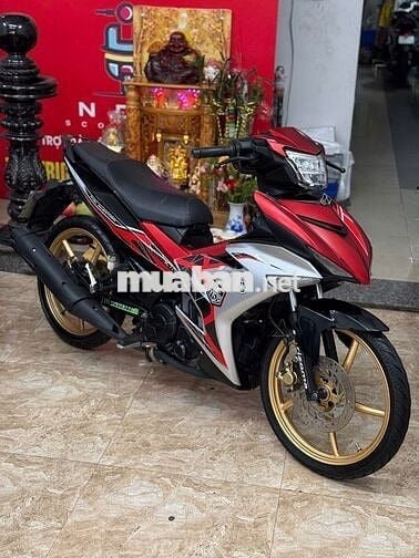 Xe máy Yamaha Exciter 150 màu Đỏ Đen Bạc bao êm