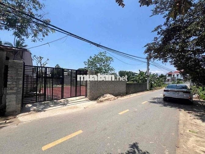 Mình cần bán mảnh đất 250m mặt đường nhựa liên xã nối Hoà Lạc với Ph