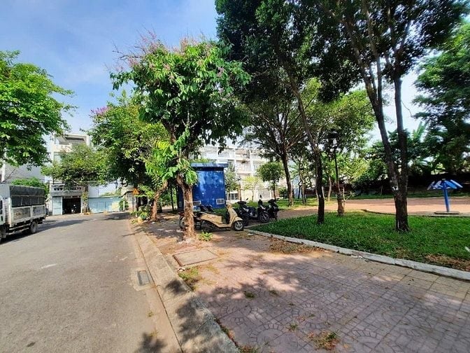 💯ĐỐI DIỆN CÔNG VIÊN🍃CỰC ĐẸP MTNB khu Ao Sen- 5x20m 4 tầng SÁT ĐS 32A