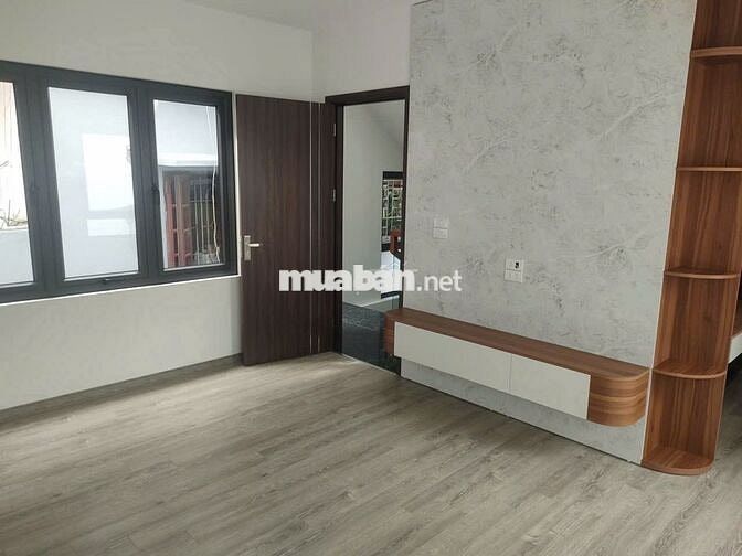 Bán nhà Lạc Long Quân - Tây Hồ, DT72m2, MT5m, gần Hồ Tây(11.3 tỷ)