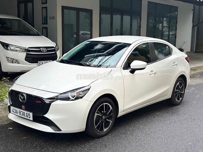 Mazda 2 2024 Luxury - 9000 km