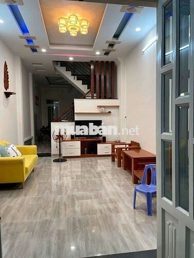 NHÀ TRỆT, 2 LẦU, 3PN, NỘI THẤT, HẺM XE HƠI, GẦN NGÃ TƯ GA