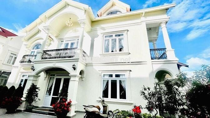 1 căn Villa sang trọng, hiếm hoi toạ lạc đường Hùng Vương,P.09, Đà Lạt