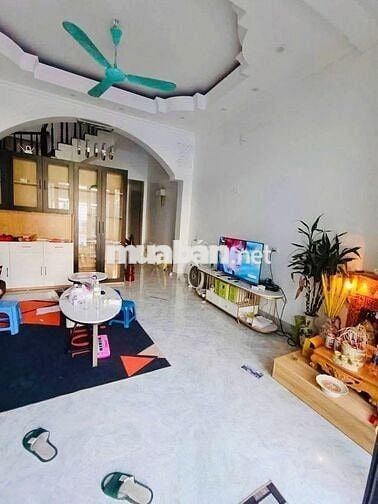 Giang Biên - Nguyên Căn 91 m2× 4 tầng -Full Đồ- 14Tr