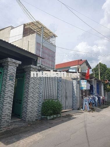 Ngôi nhà tâm huyết cả gia đình xây dựng.