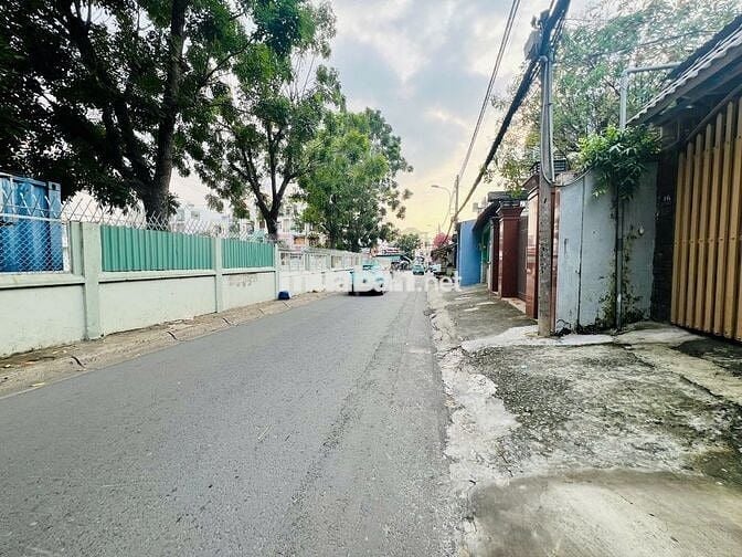 BÁN NHÀ 3 TẦNG HẺM Ô TÔ TRUNG TRƯỜNG THỌ NGAY CHỢ THỦ ĐỨC NHỈNH 8 TỶ!!