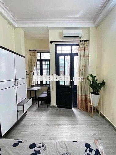 CHO THUÊ PHÒNG BAN CÔNG NGAY TRUNG TÂM GIÁ TỐT - GẦN BỜ KÈ Q3