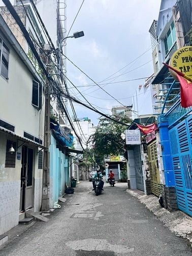 Bán Nhà hẻm VIP 69/ Nguyễn Gia Trí ( D2 ) - 42m2 nở hậu 6m - sân xe