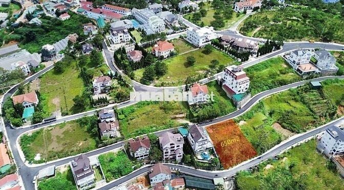 gửi bán lô đất 650m2 hai mặt tiền, full xây dựng đồi Huy Hoàng