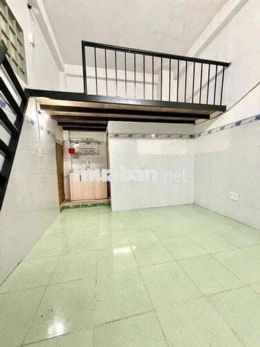 Phòng có gác ngay Cộng Hoà - Nhất Chi Mai