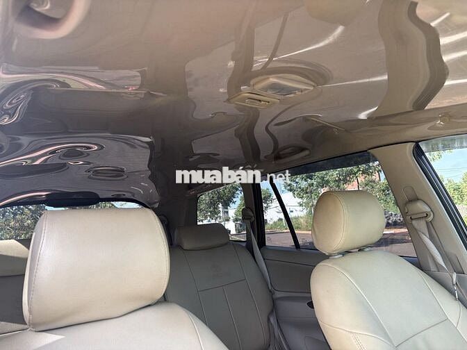 Toyota Innova 2.0E 2015 màu đen 8 chỗ