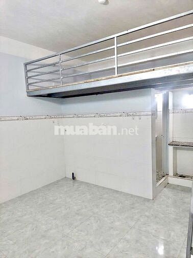Phòng trọ 20m2 có gác sẵn máy lạnh nằm sát VLU CS3