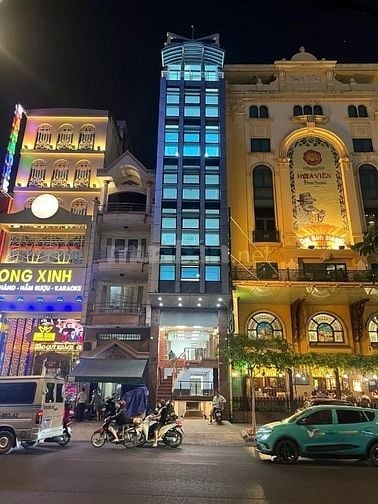 Cho thuê tòa nhà Vp Hầm 10 tầng Phổ Quang. Giá 150tr