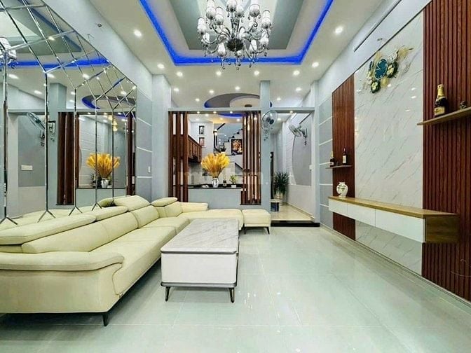 NHÀ CẦN BÁN GIÁ NGỘP, HẺM 4M, DT 56,7m2 NẰM NGAY TRUNG TÂM PHÚ NHUẬN.