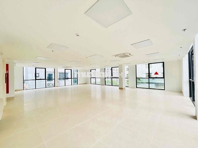 Chính chủ cho thuê văn phòng tại Lê Văn Lương 140m2 giá chỉ 30t
