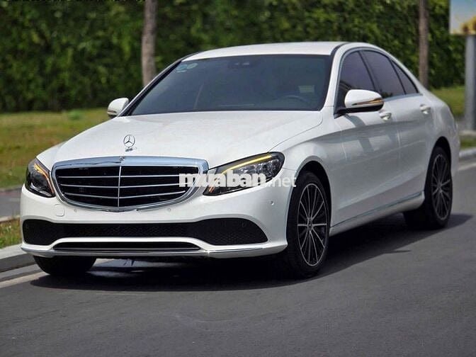 Mercedes Benz C 200 Exclusive - Bank 90%