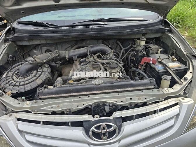 Ô tô Toyota Innova G 2011 màu Bạc