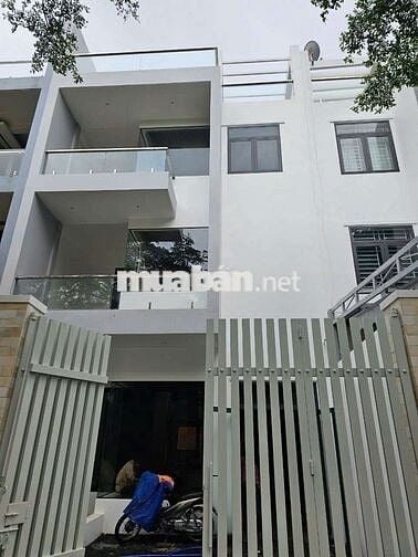 Nhà mặt tiền chợ đầu mối Thủ Đức