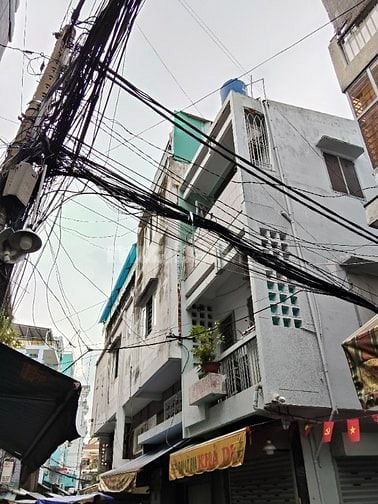 NHÀ Bự NGANG rộng 5mét, Dài 21mét, vị trí tuyệt vời, TT SG 