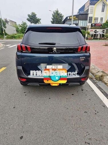 Ô tô Peugeot 5008 đời 2018, 7 chỗ, màu xanh