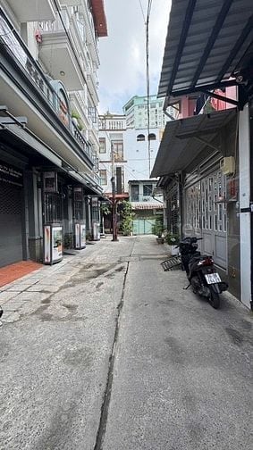 Nhà nát tiện xây mới 4x19 vuông vức vị trí đẹp
