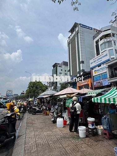 CHDV KẾ BÊN TRƯỜNG HUTECH. GẦN 100M2. NGANG 5,5M. HXH SÁT MT. 170TR/M