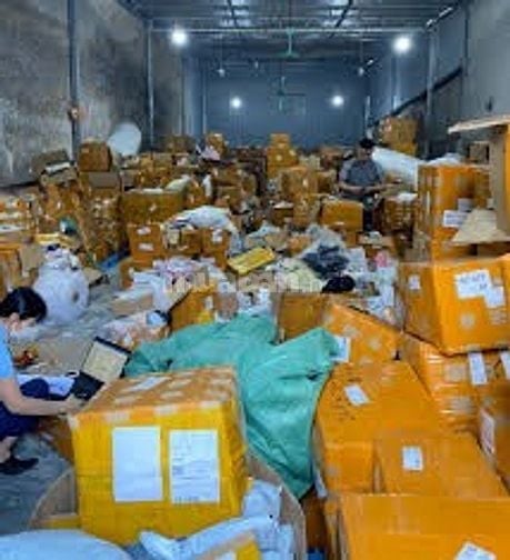 Xưởng bên em cần gấp 2 bạn đóng gói, phụ kho .Ưu tiên có cccd gốc 