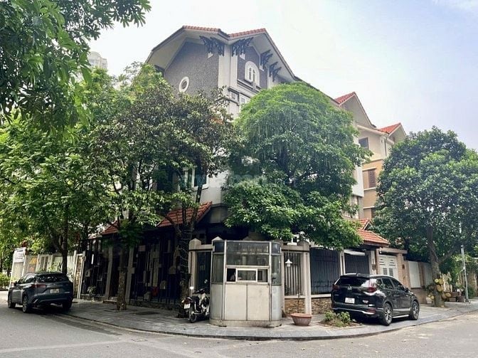 Chính chủ cho thuê Biệt Thự 4 Tầng tại: Trung Hoà,Cầu Giấy,Hà Nội