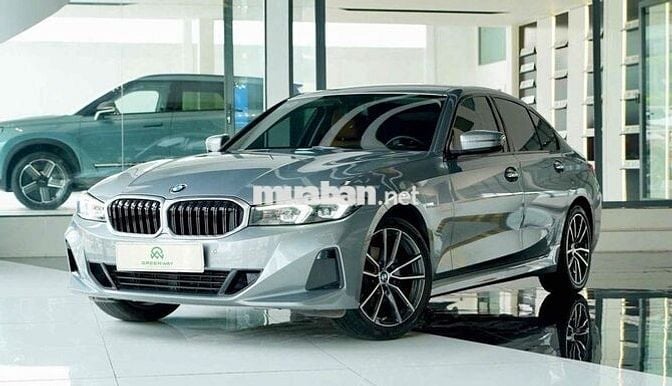 BMW 3 Series 2023 320i Sport Line - 16000 km