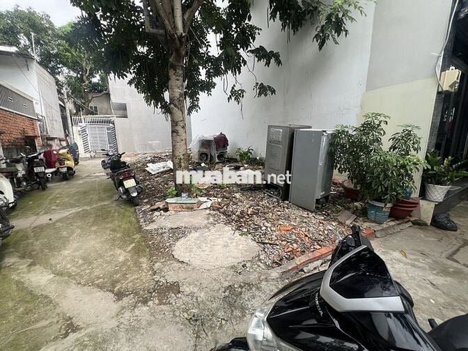 ĐẤT TT NHÀ BÈ - NỞ HẬU PHONG THỦY - GẦN NHÀ THỜ PHÚ XUÂN - HIẾM BÁN