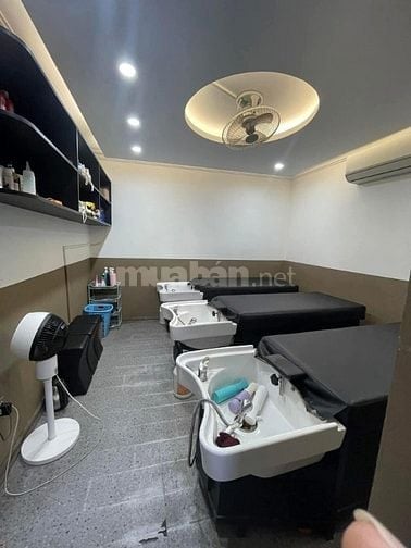 Bán Nhà Kinh Doanh, Mặt Phố Quỳnh Mai 98m, tầng 1, mt 4.4m, 10.5 tỷ