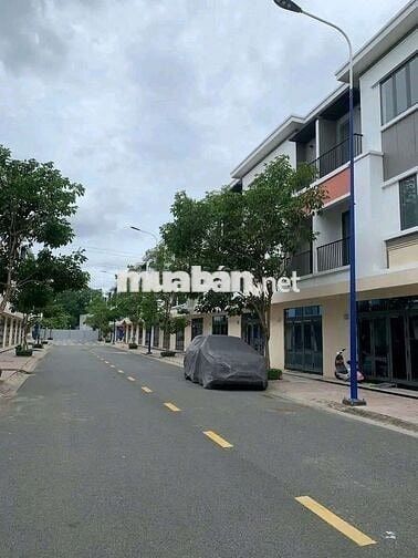 Ngợp ngân hàng giảm 200 tr thanh lý nhà 1 trệt 2 lầu tặng hết nội thất