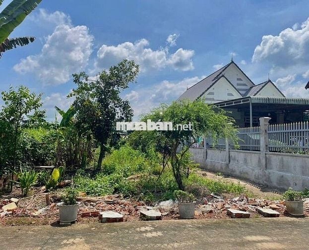 Nguồn hiếm, Bán Đất Ngộp, diện tích 546m2 thổ cư, Gần Chợ, gần Ủy Ban