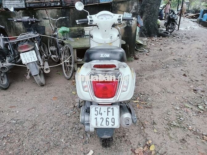 Xe máy SYM Attila màu trắng
