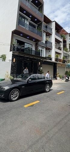 Siêu phẩm Q7, nhà mặt phố-mới-đẹp-4 tầng- thang máy, 4❌19, nhỉnh 18 tỷ