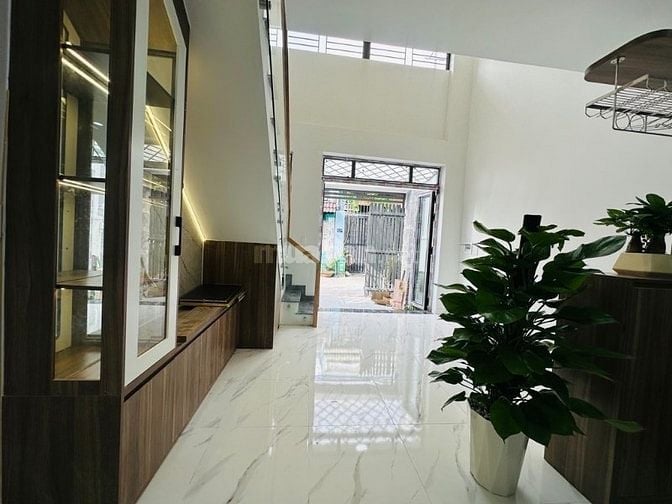 Gấp bán nhà gần Lã Xuân Oai, (160) hẻm oto, 55m2, giá chỉ 5 tỷ hơn