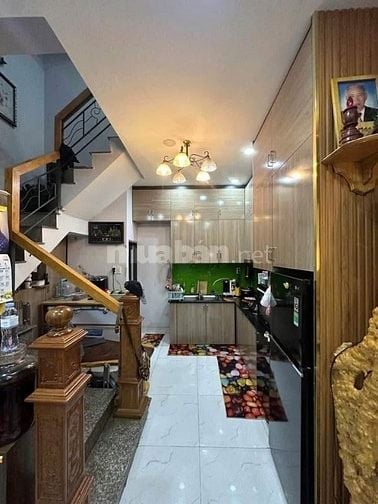 Chủ nhà nợ cần bán gấp nhà 1t1l Hoàng Diệu,Q4-DT 62m2,shr-1 tỷ150tr
